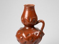 Ame Ker 4  Ame Ker 4, Mexiko, Bundesstaat Jalisco, Guadalajara/Tonalá, Kolonialzeit, 17./18. Jahrhundert, Kanne, búcaro, Ton, H 24 cm, Dm Bauch 12 cm, Dm Mündung 4,5 cm : Museumsfoto: Claus Cordes, Bestandskatalog Ethnologie